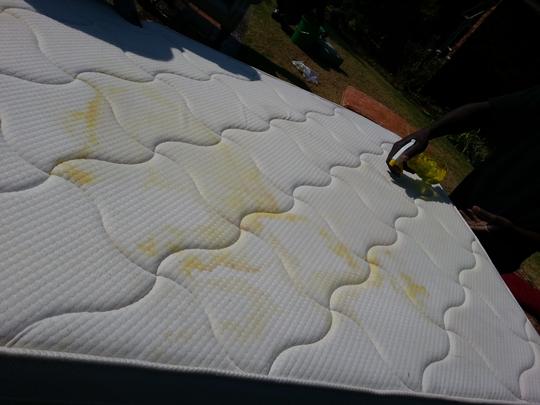 Mattress cleaning before and after