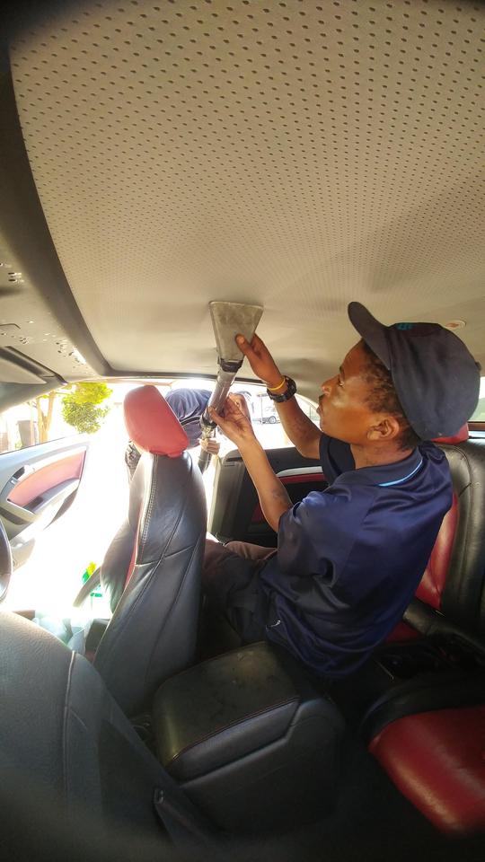 Car  roof cleaning